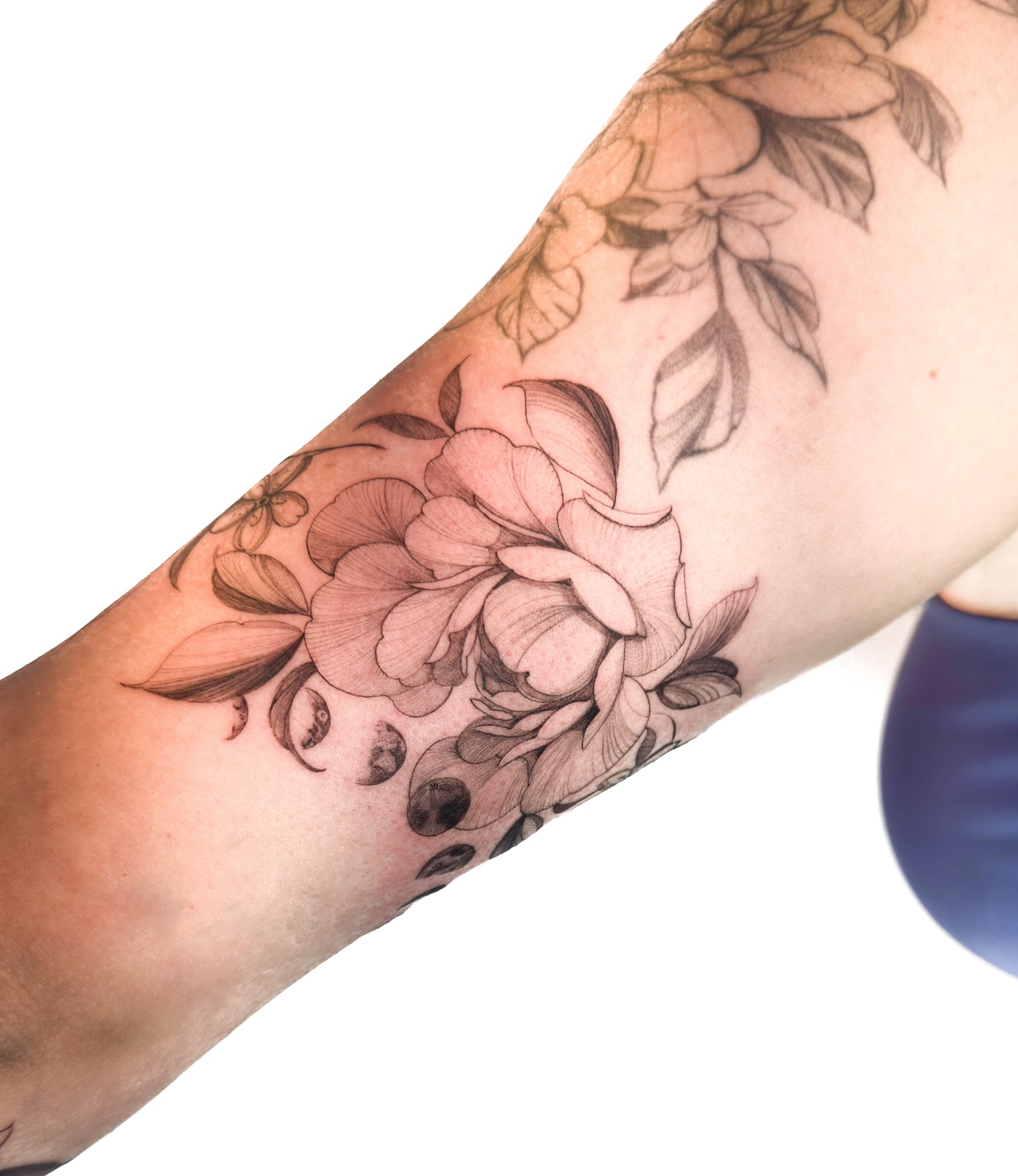 Tatuagem floral fine line