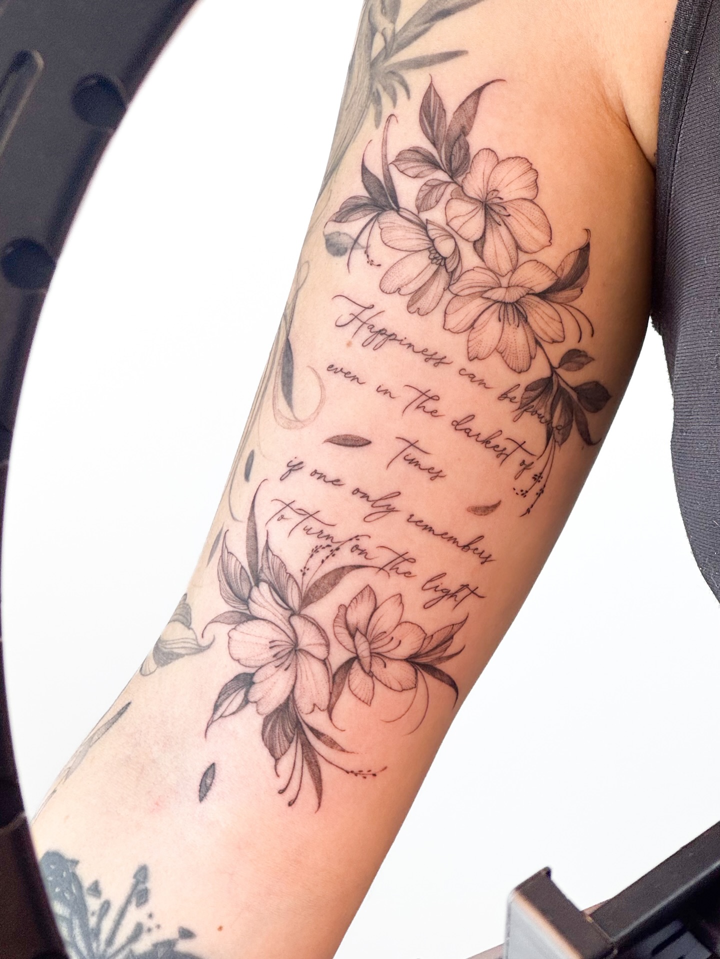 Tatuagem floral botânica